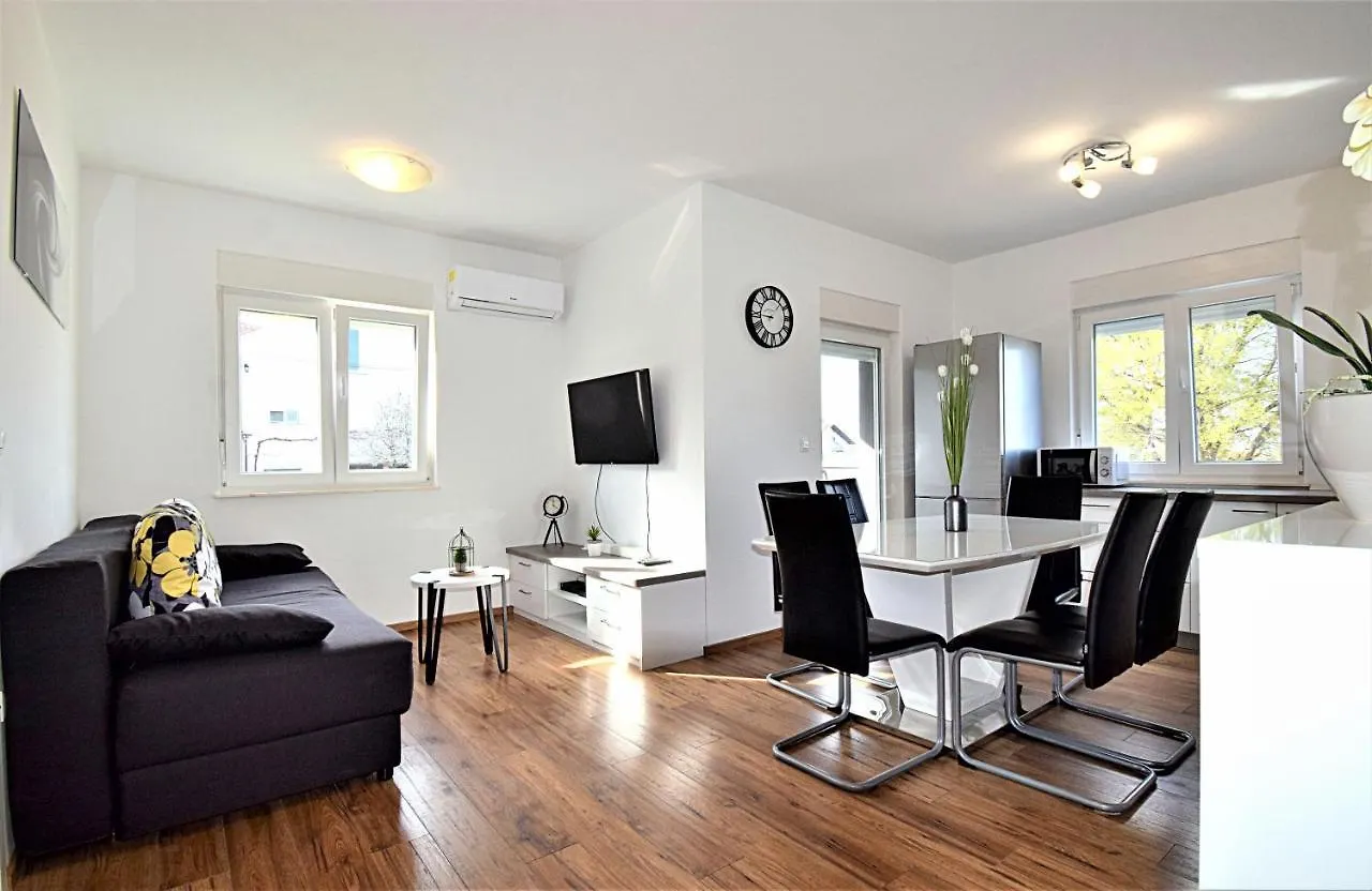 Maris Apartment contacts